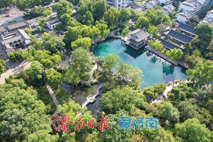 碧水如画，泉林入镜