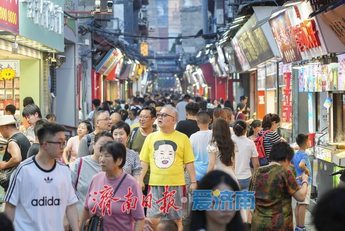 “烟火气”点燃夏夜经济！济南芙蓉街暑期人气爆棚