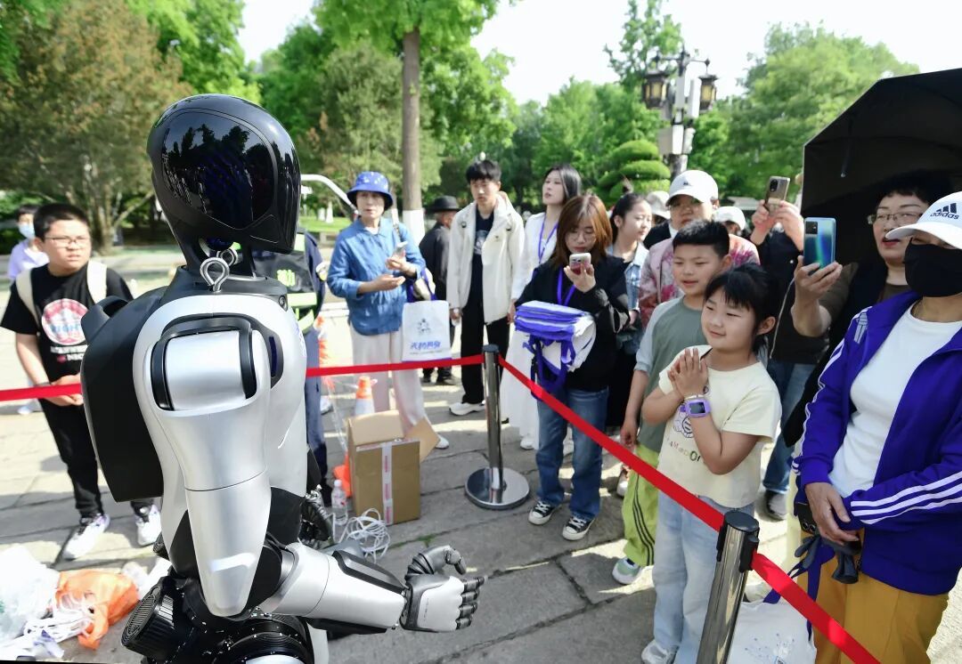 泉力集结·悦享五一｜天下第一泉风景区假期首日人气爆棚