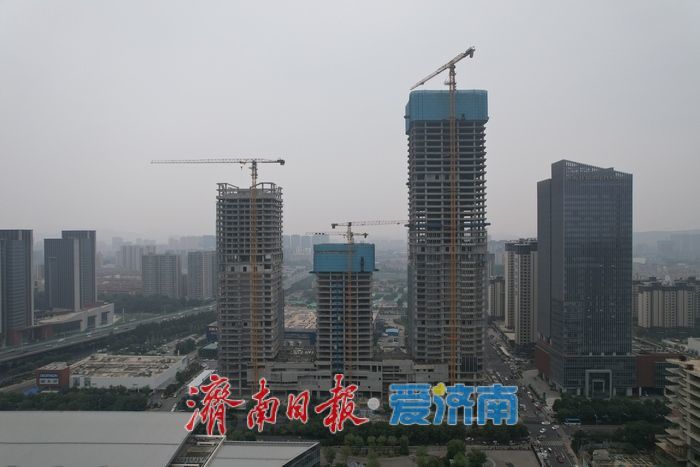 项目强省会｜济南万融云城二期项目玻璃幕墙安装有序推进