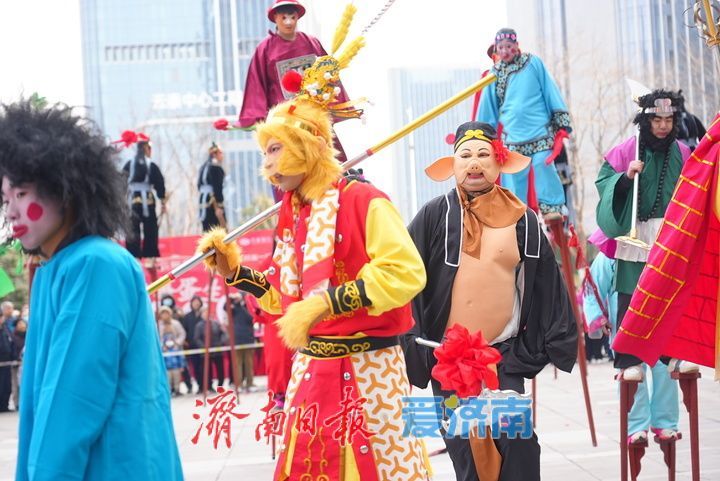 小年高跷闹泉城 年味扑面迎新春