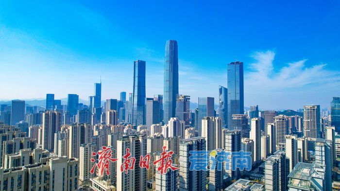 济南CBD春日晴景尽显城市新活力