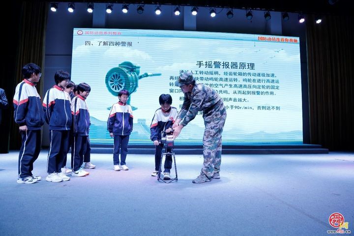 全民国防“泉”动员︱国防动员普法与宣传教育“进学校”走进济南高新区海川中学