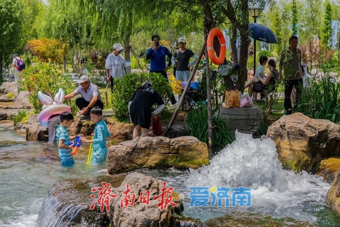 一年四季 泉在济南丨泉畔戏水享清凉