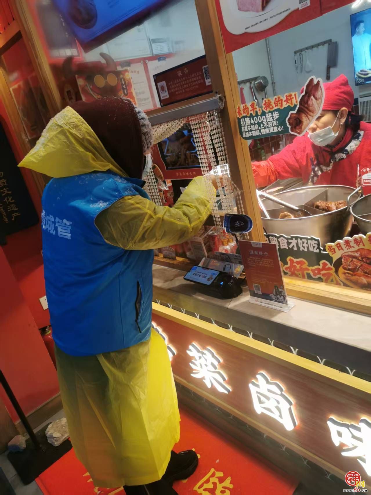 泉城首雪映担当 多方合力保通畅——济南市智管中心清雪除冰行动纪实