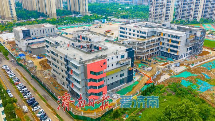 市中区南康初中项目建设提速 主体完工进入外立面施工阶段