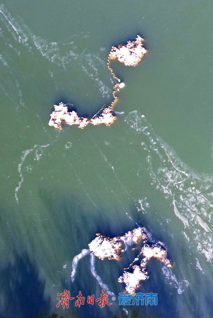 雪野湖现冰雪肌理别样景致