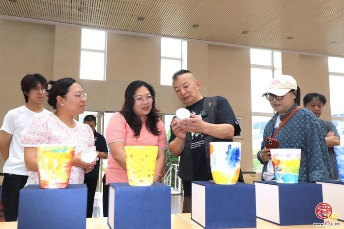 “心声”成瓷回送福利院 一窑烟火温柔治愈童心