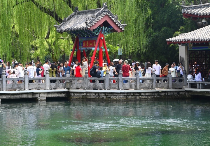 趵突泉水位节节攀升，“水涌若轮”景观已渐显