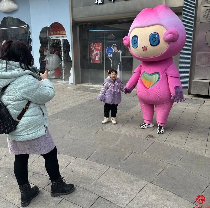 【网络中国节·春节】济南：送福迎春暖人心 年味渐浓福满门