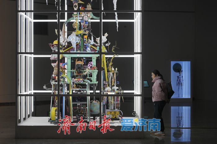 周末去逛展，怎能不看国际双年展