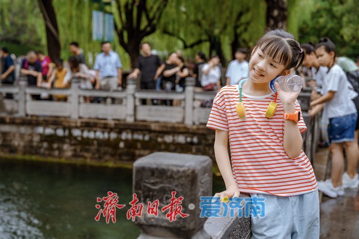 一年四季 泉在济南｜雨后黑虎泉畔，市民取水赏景尽享清凉