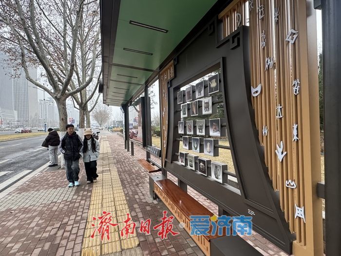 经十路省博公交站牌焕新 文物图文亮相候车站台