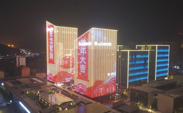 楼体灯光秀营造浓浓年味儿