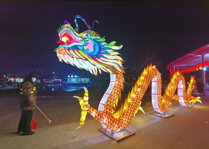 “万事兴隆”嘉年华，灯火璀璨迎新年