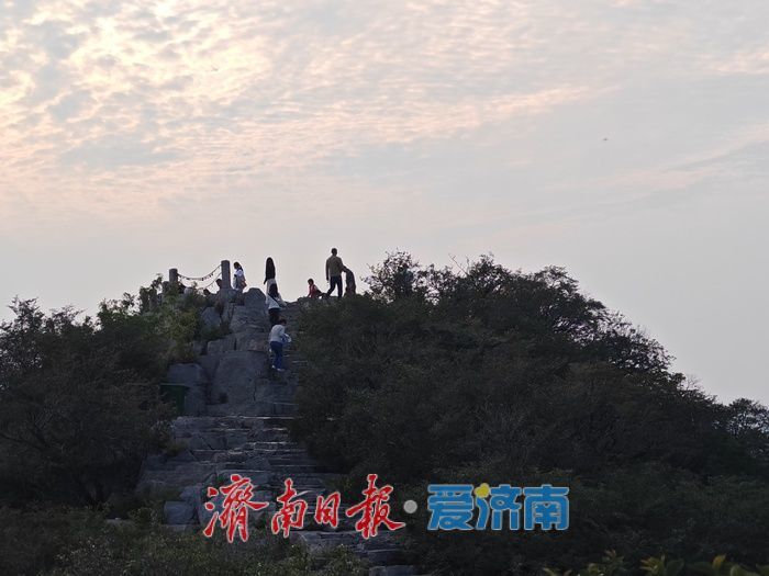 泉城秋日现“空中快递员”，千佛山无人机外卖航线引围观