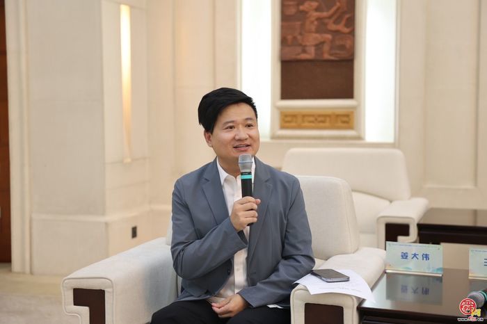 “新旧交织的诗?rdquo; 电媄《奇qM家》导?..