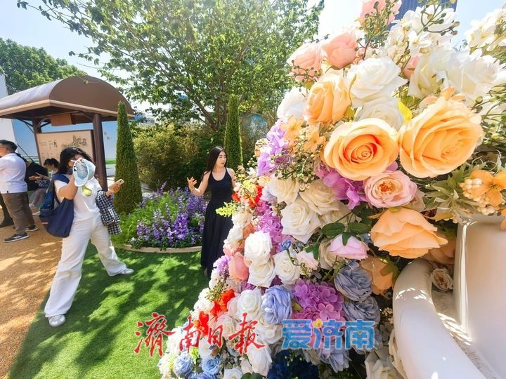 梦幻童话主题街区全新亮相 提升市民游客购物体验