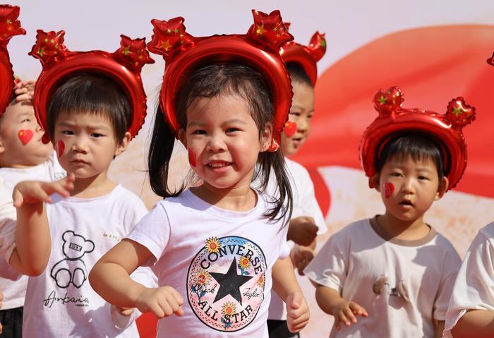 济南市历下区历东幼教集团合唱节，孩子们争当玩美追星人！