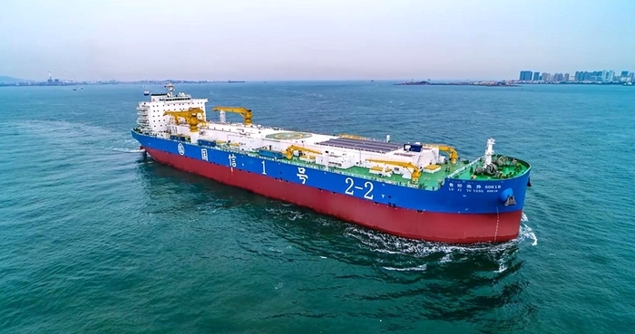 山东15万吨级智慧养殖工船交付投产