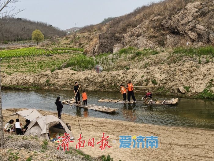 山涧竹排漂流添活力 助力乡村振兴跑出 “加速度”