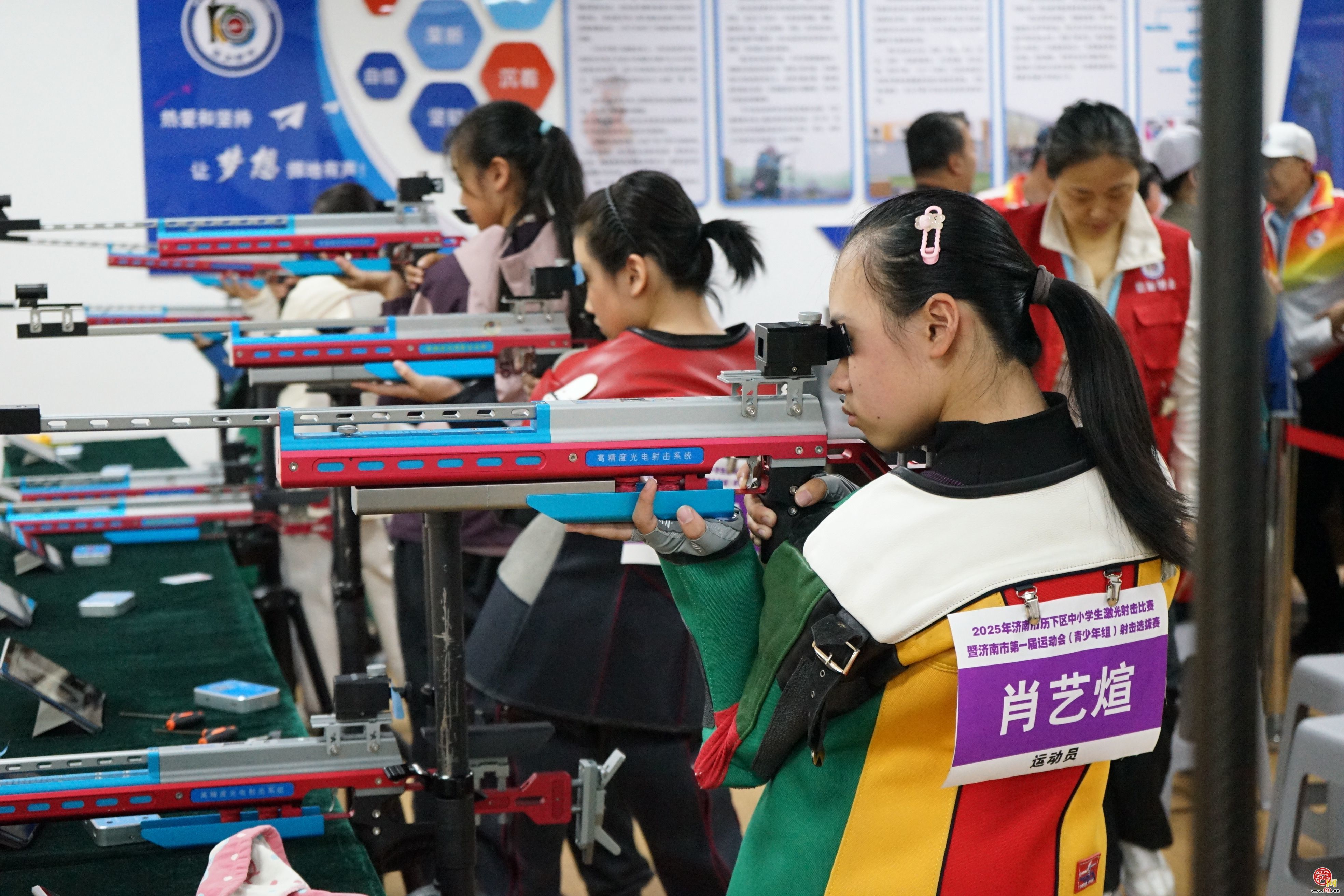 科技赋能体教融合 靶场竞逐未来之星丨2025年济南市历下区中小学生激光射击比赛 暨济南市第一届运动会（青少年组）射击选拔赛圆满落幕