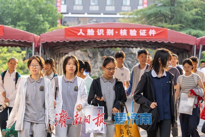 中考第二天结束，济南一中考点氛围暖意融融