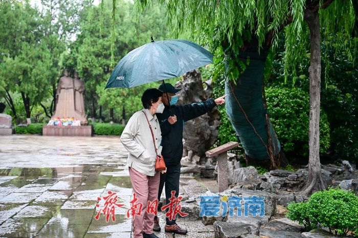 一年四季 泉在济南丨月牙飞瀑映秋色，清泉石上流