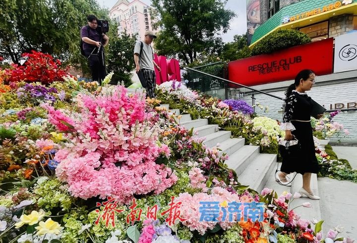 闯入现实版莫奈花园！老商埠“花海楼梯”浪漫值拉满