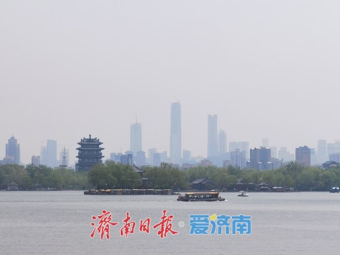 一年四季·泉在济南｜大明湖春光潋滟，玉带桥畔游人如织