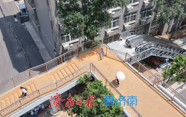 增设无障碍通行设施，经十路这座过街天桥将更“宜行”