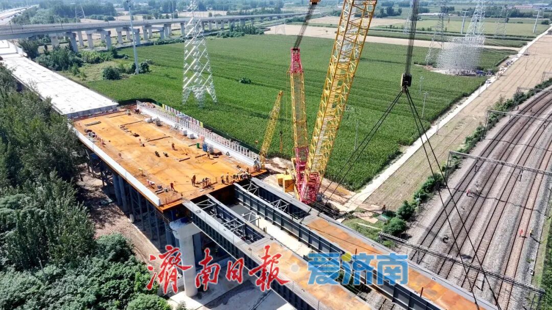 项目强省会｜京台高速公路上跨京沪、水白铁路工程顺利完成导梁吊装施工