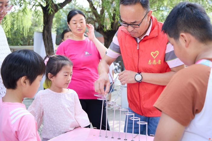 济南市委网信办开展2025年济南市全民 数字素养与技能提升月进社区活动