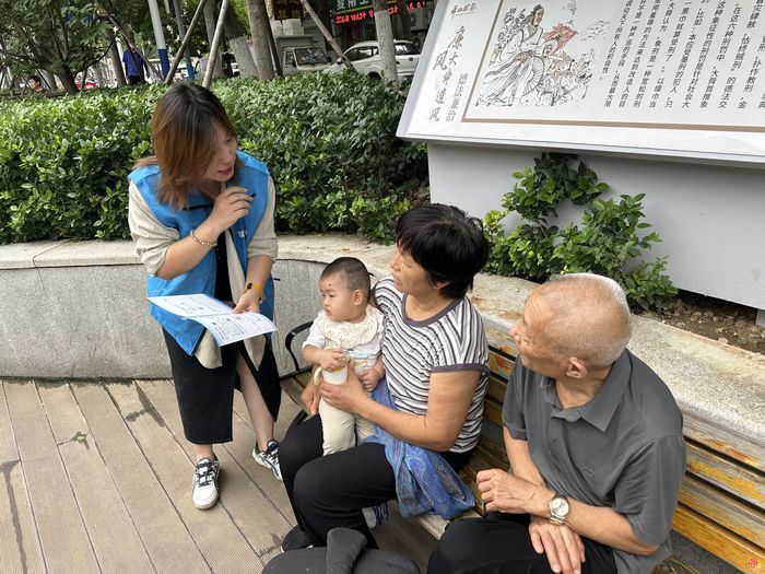 “掌上城管”送上门，社区问题“即拍即办”——市智慧城管服务中心走进佛山苑、千东社区
