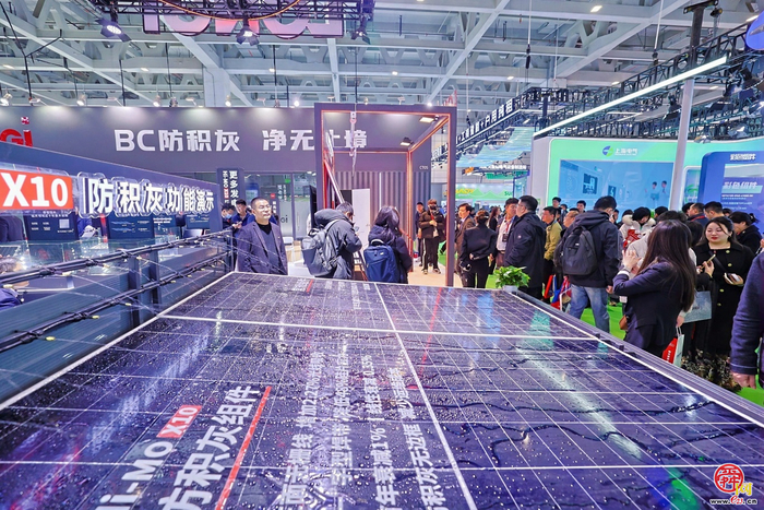 AI能源机器人亮相  2025第二十届济南国际太阳能展开幕