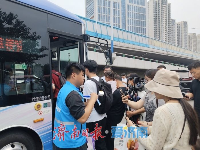 “粽”情护航市民游客畅行泉城，端午假期济南公交运送乘客342.5万人次