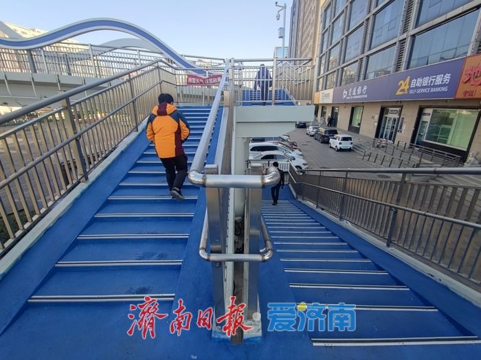 实用与颜值兼具！经十路这处过街天桥改造收尾 市民已可便捷通行