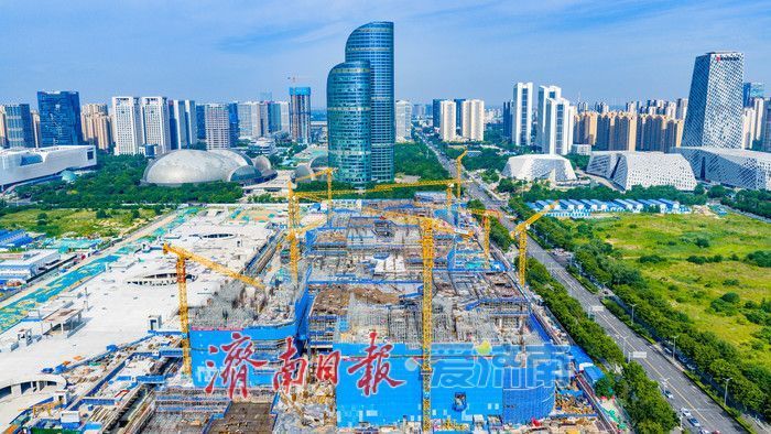 槐荫万达广场建设全面提速 西客站片区商业新地标初具雏形