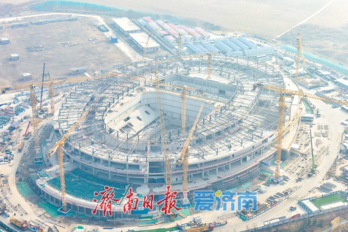 济南黄河体育中心游泳馆钢结构屋盖雏形展露