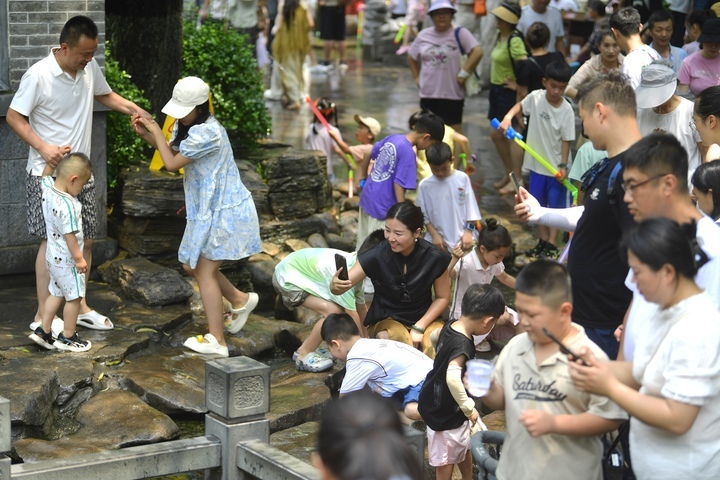趵突泉水位节节攀升，“水涌若轮”景观已渐显