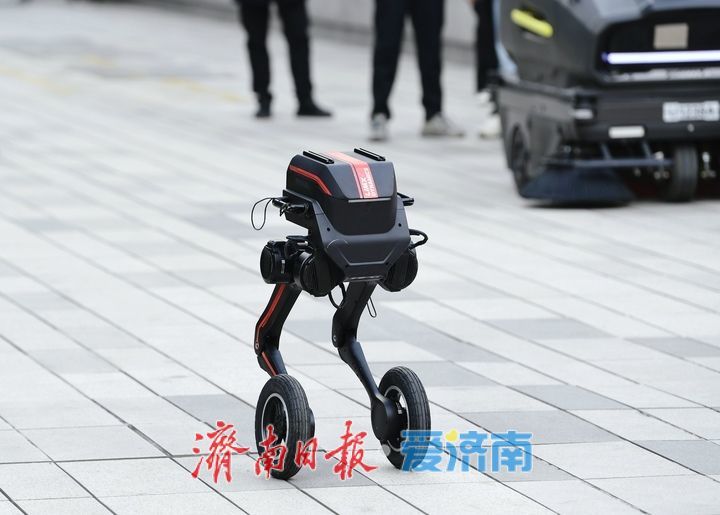 中国北方地区首家机器人6S中心落户济南汉峪金谷