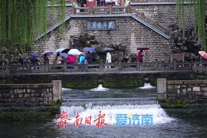 因泉城路道路施工，10月10日起济南10条公交线路临时调整部分运行路段