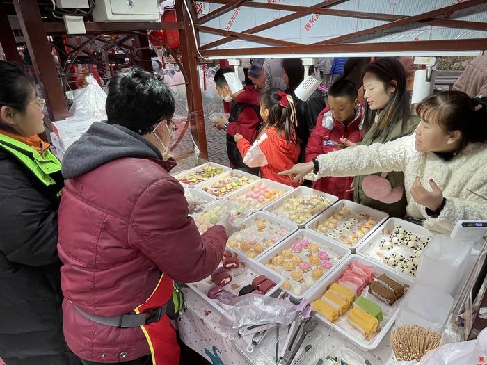 假期前四天游客数近100万，营业收入突破7600万元 槐荫区：消费红火人气旺