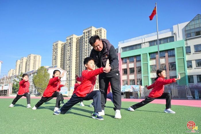 身上有汗、眼里有光丨济南市市中区爱都小学以“限时禁左”推进“健康第一”