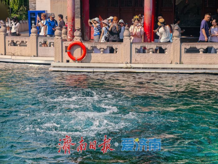 泉力拉满！趵突泉持续高位喷涌，金秋赏泉正当时