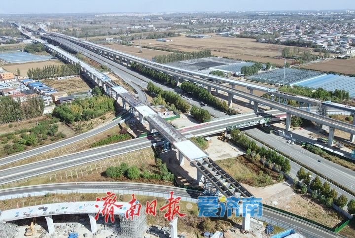 项目强省会｜双跨济广高速立交，济南凤凰黄河大桥南延工程全面推进箱梁架设