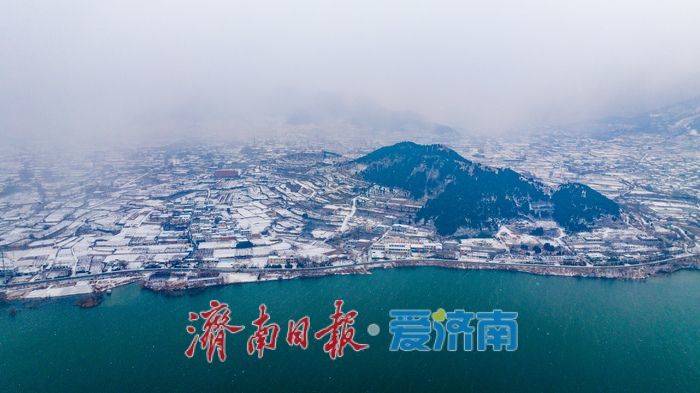 一年四季 泉在济南丨雪落无声染山水 卧虎山水库宛如图中境