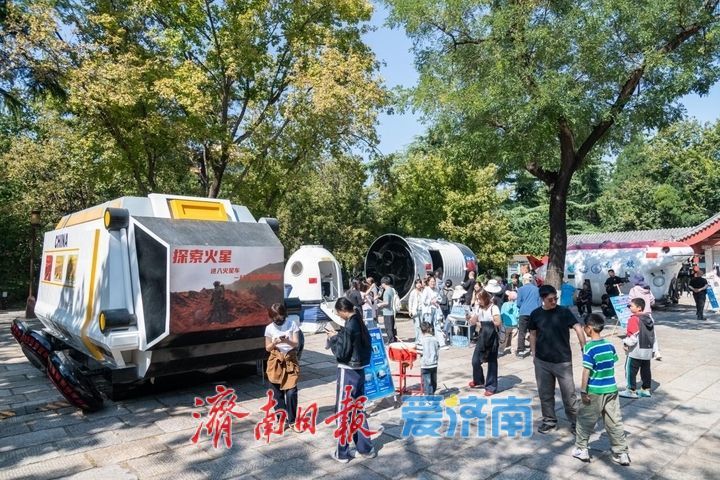 赏泉看戏、湖畔微醺！天下第一泉花式整活，点燃国庆假日热潮