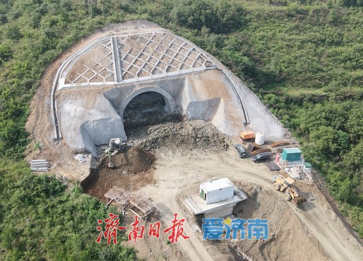 项目强省会｜济枣高铁南部山区317省道高架段连续梁冲刺“合龙”