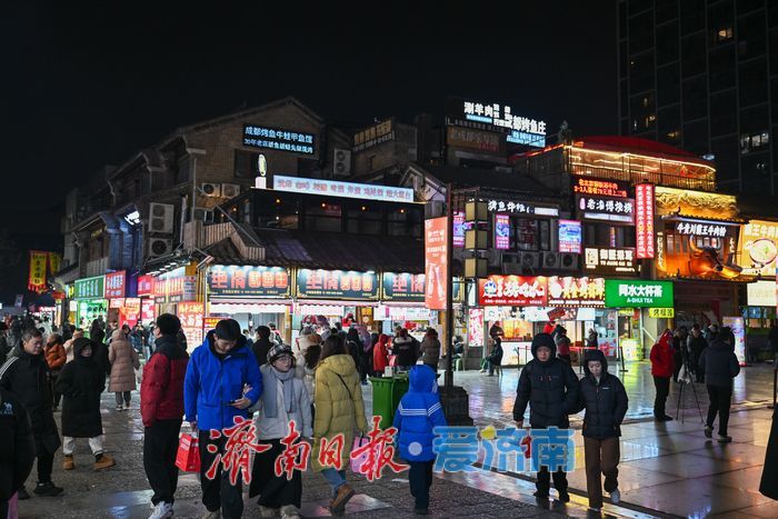 寒假“撞上”春节 济南宽厚里入夜更“火热”